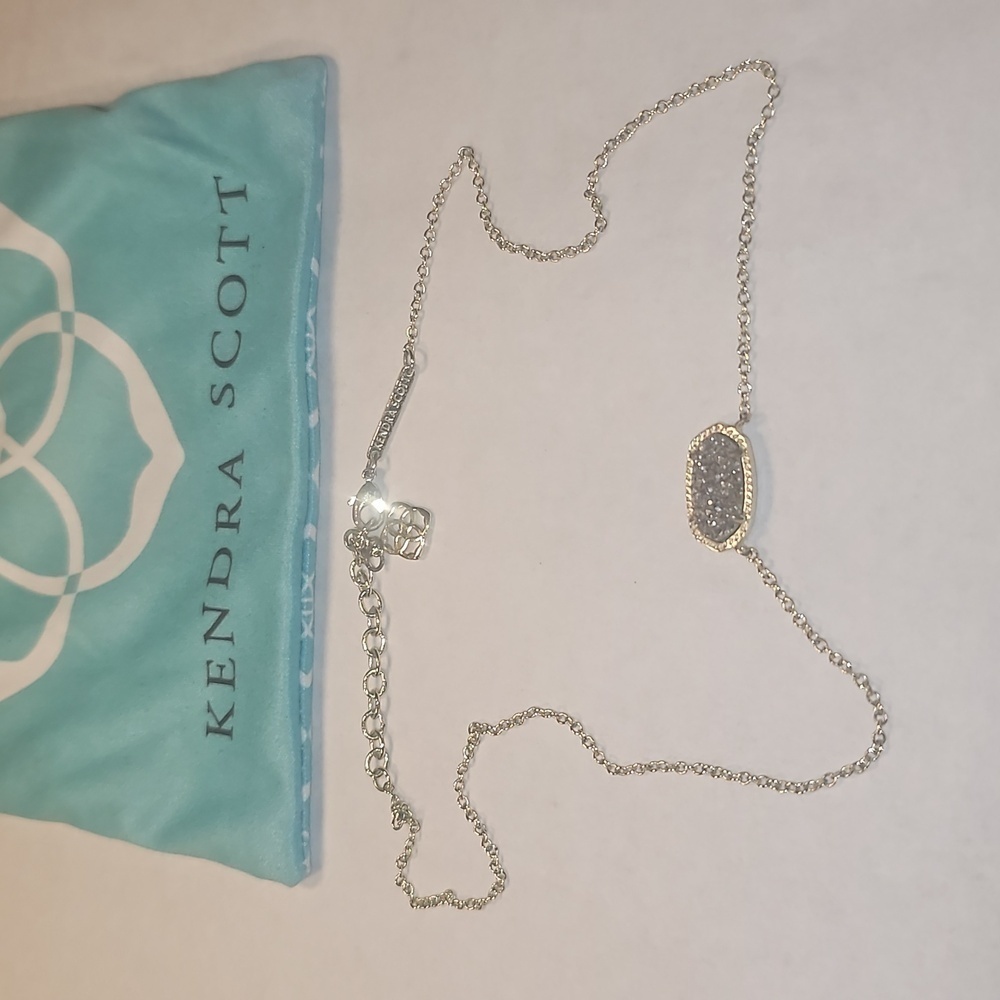 Beautiful Kendra Scott Necklace with pouch